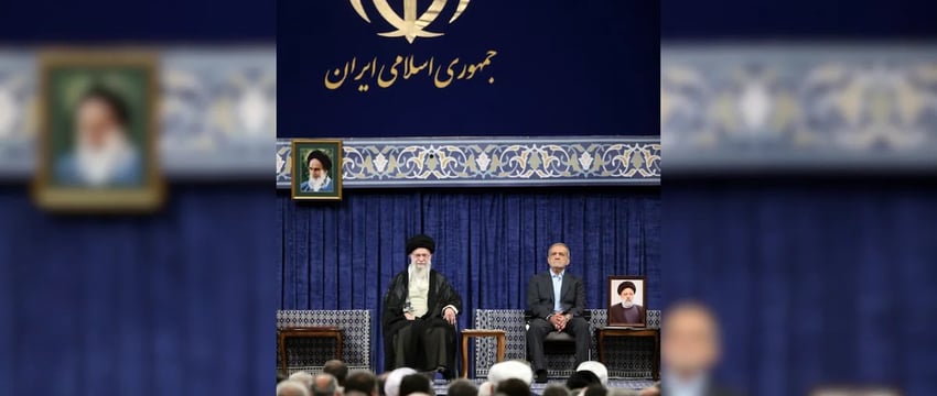 Верховный лидер Ирана одобрил кандидатуру реформиста Масуда Пезешкиана на пост нового президента.