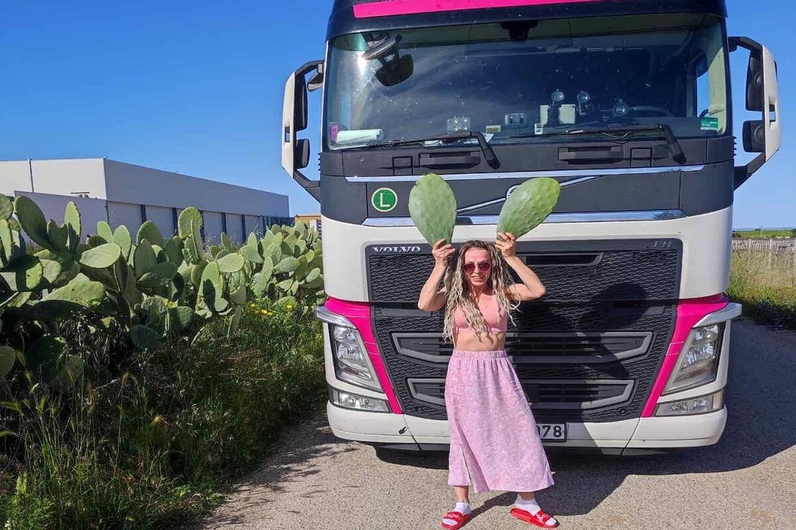 Белоруска три года дальнобоит по Европе, занимается спортом и... не теряет груз!