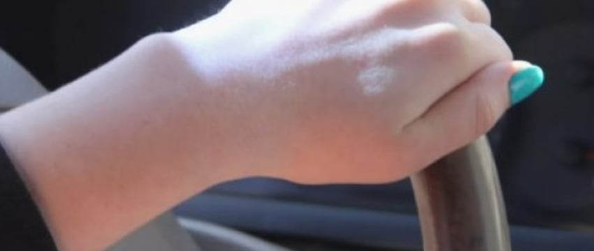Нетрезвая 19-летняя ученица автошколы из Лунинецкого района угнала машину и попала в ДТП