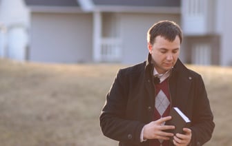 Силовики задержали семейную пару за участие в акциях 2020 года и «поддержку Украины»