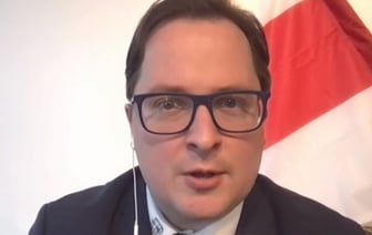 Встречи Тихановской с лукашенковским флагом в различных странах