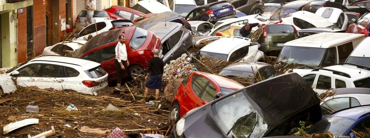 «Вода унесла наших собак и лошадей» — Из-за «смертоносного наводнения» в Испании погибло 95 человек — Фото