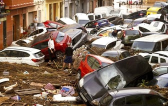 «Вода унесла наших собак и лошадей» — Из-за «смертоносного наводнения» в Испании погибло 95 человек — Фото
