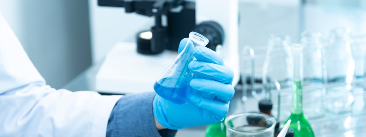 Белорусский блогер попытался пожарить яйца прямо на асфальте. Что получилось? — Видео