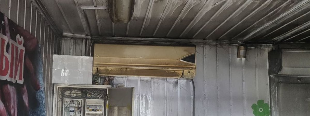 В Гродно загорелся торговый павильон на мини-рынке