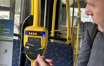 В Гомеле запустили оплату проезда банковской картой прямо в автобусе. Когда по всей стране?
