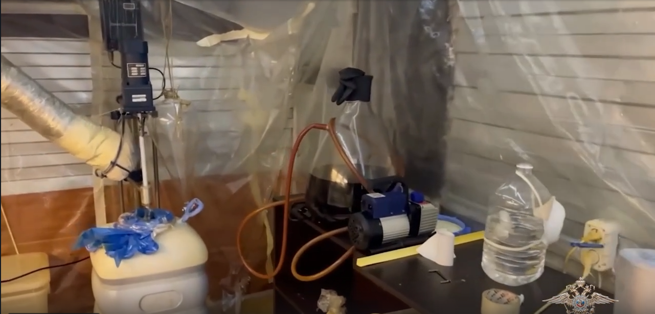 «Вступили в группу „Лесные братья“, купили дом на тещины деньги и обустроили нарколабораторию» — супруги из Бобруйска рассказали, как создали в России «бизнес» и синтезировали около 170 кг альфа-PVP