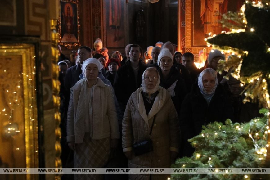 Праздничное рождественское богослужение проходит в Свято-Симеоновском кафедральном соборе Бреста