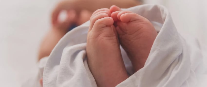 В пакистанской больнице больного мальчика заменили мертвой девочкой, зонд включен