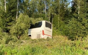 Пассажирский автобус «Москва–Брест» вылетел с трассы под Минском