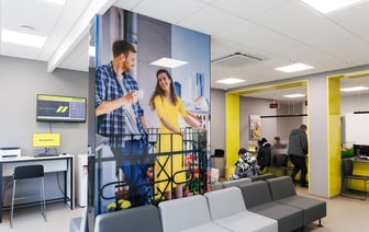 Приорбанк резко поднял минимальную комиссию за переводы в долларах и евро. Кому придётся заплатить от 200 рублей?