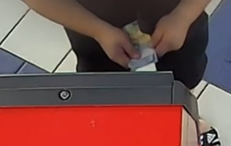 «Думал, это ошибка банка». Мужчина получил в инфокиоске 600 рублей и уголовное дело