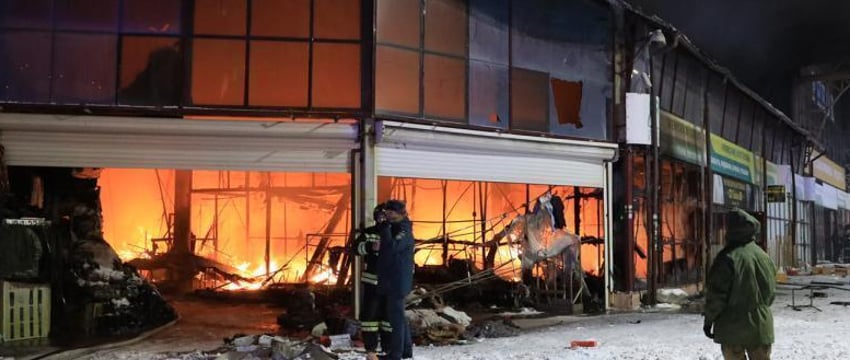 Крупный пожар на рынке в Челябинске удалось потушить