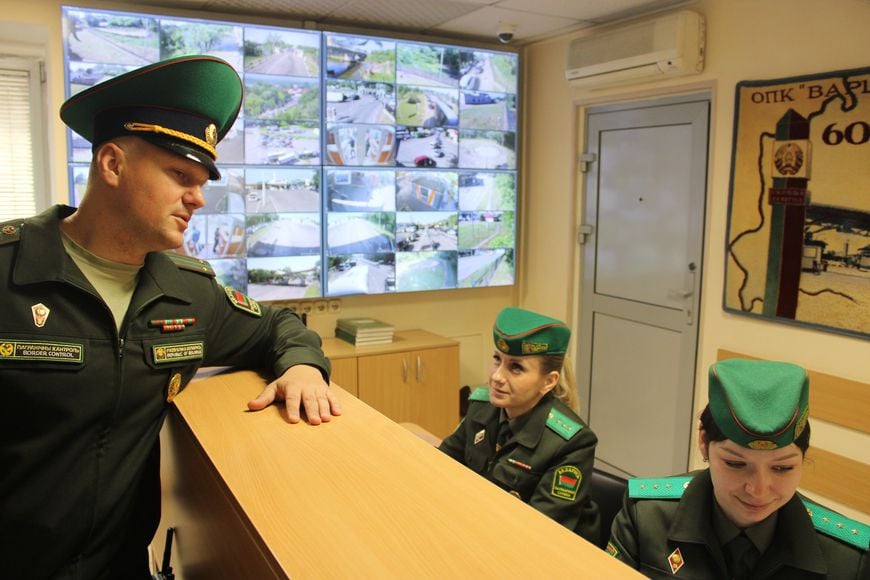 «Непросто, но интересно». Пограничники рассказали о службе в пункте пропуска «Брест»