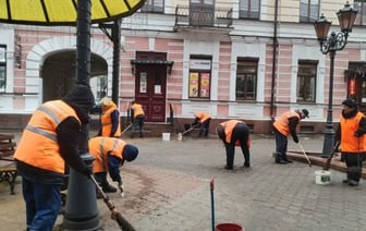 В Бресте активно идут работы по уборке и благоустройству территорий