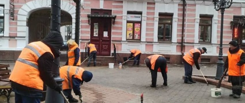 В Бресте активно идут работы по уборке и благоустройству территорий