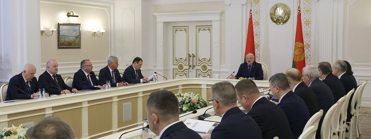«Сколько ещё можно нагибаться?» — Лукашенко упрекнул Совмин в «невозможных» находках