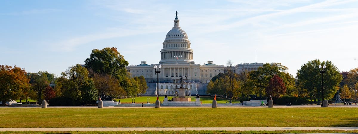 В Сенате США представили резолюцию об отмене новых пошлин Трампа