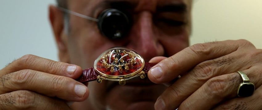 Как часы стоимостью 1,4 миллиона долларов отражают историю Албании: Пояснение