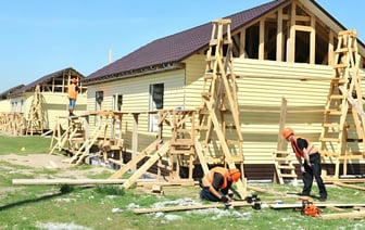 «Где никогда люди не жили» — Лукашенко призвал чиновников «подталкивать» белорусов строить жильё в деревнях