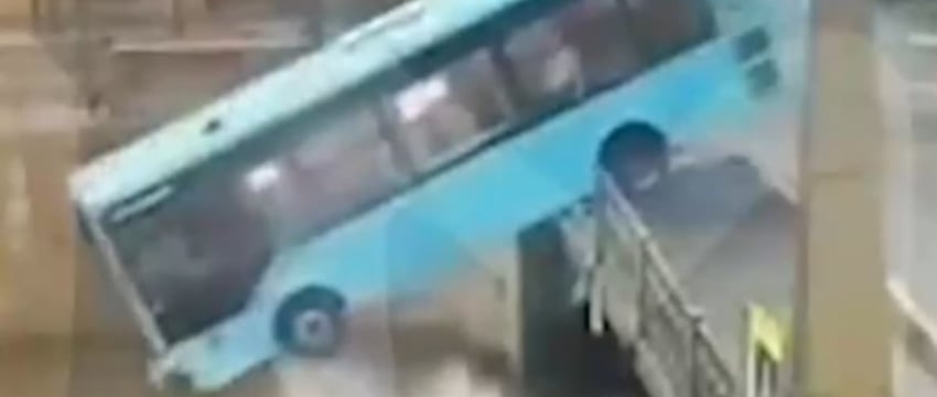 Авария с автобусом в Санкт-Петербурге