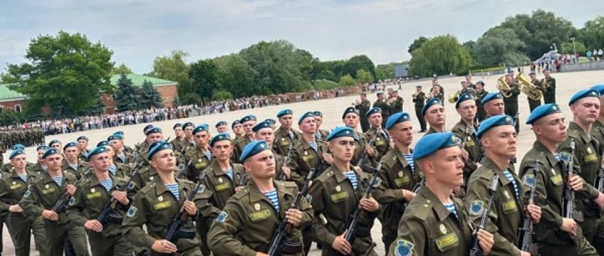 Церемония принятия присяги новобранцами в Брестской крепости