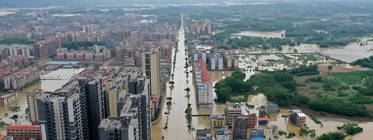 В Китае произошло сильнейшее за 50 лет наводнение – эвакуация грозит миллионам — Видео