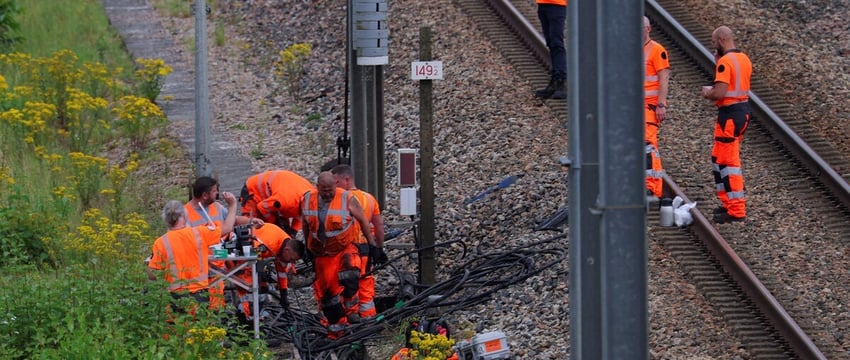 Железнодорожное сообщение во Франции возобновилось через 3 дня после того, как поджоги нарушили движение поездов.