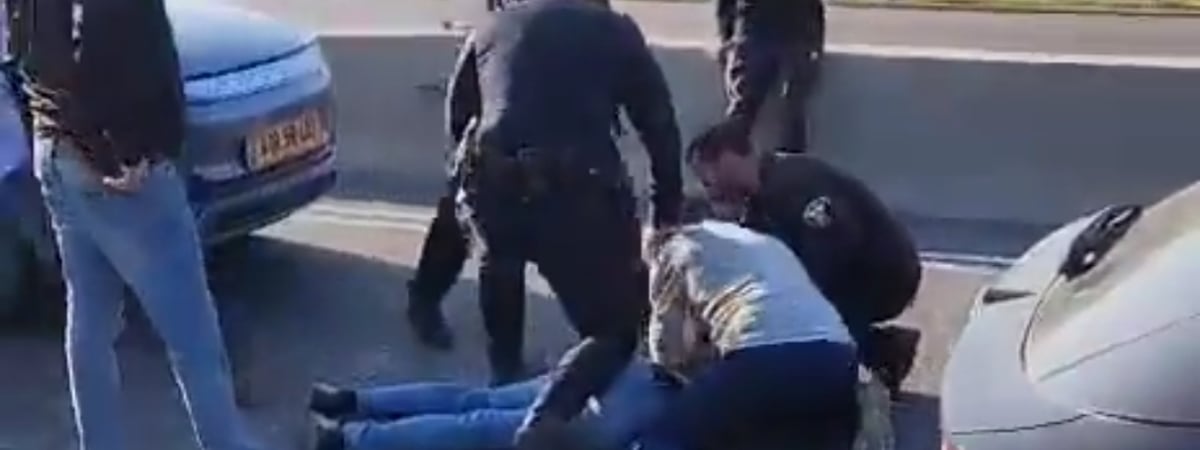 Палестинцы расстреляли из автоматов стоящие в пробке машины израильтян — Видео