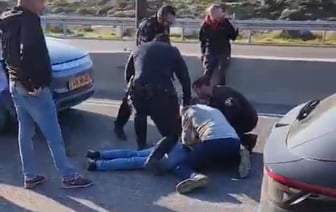 Палестинцы расстреляли из автоматов стоящие в пробке машины израильтян — Видео