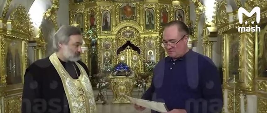 Владелец клуба, где прошла голая вечеринка, подарил икону храму