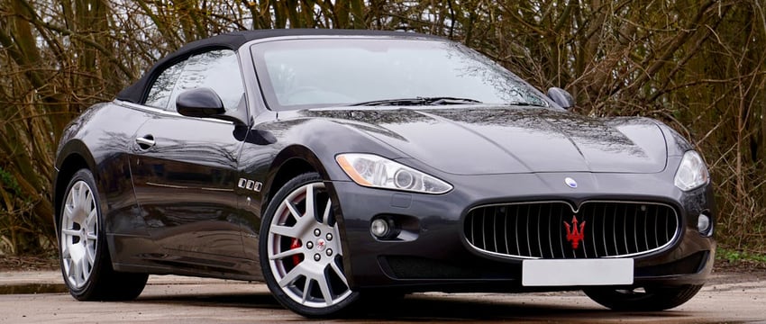 Такое лучше наблюдать на расстоянии. Посетители американского национального парка Йеллоустоун стали свидетелями мощного извержения гейзера