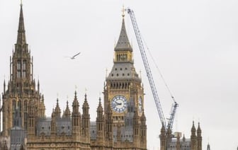 Вестминстерский дворец, где заседает британский парламент, разрушается