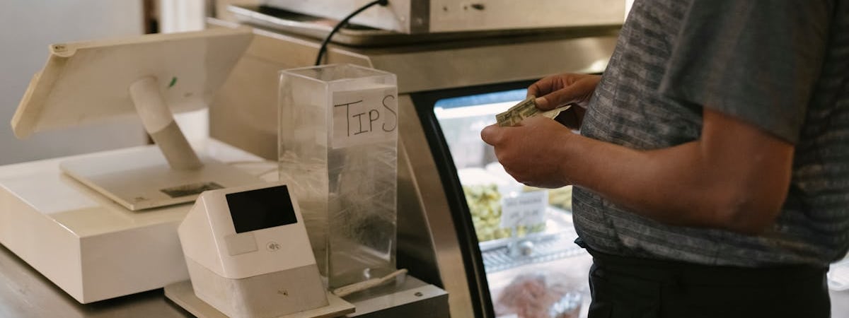 Белорусский рубль укрепился к евро на торгах БВФБ