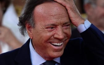 Хулио Иглесиаса задержали по прилете в Доминикану из-за еды