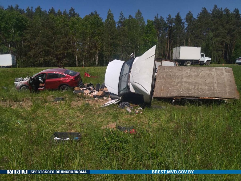 Житель Кобринского района и пинчанин попали в жесткое ДТП на М1