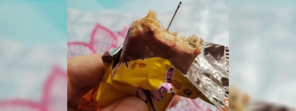 «Это нелюди» — Калинковчанка пожаловалась на иглу в конфете после Колядок — Фото