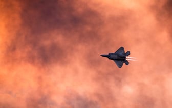 Двигатель Sukhoi Superjet 100 "Азимута" загорелся после приземления в аэропорту Антальи