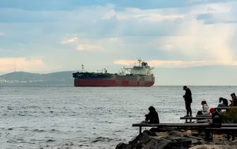 Хуситы атаковали танкер с российской нефтью в ответ на ракетные удары США