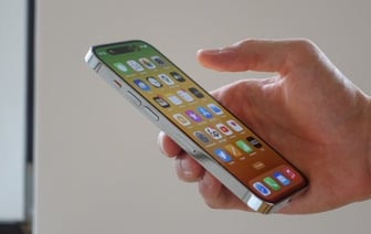 Изменщик хочет судиться с Apple – жена увидела непристойные переписки