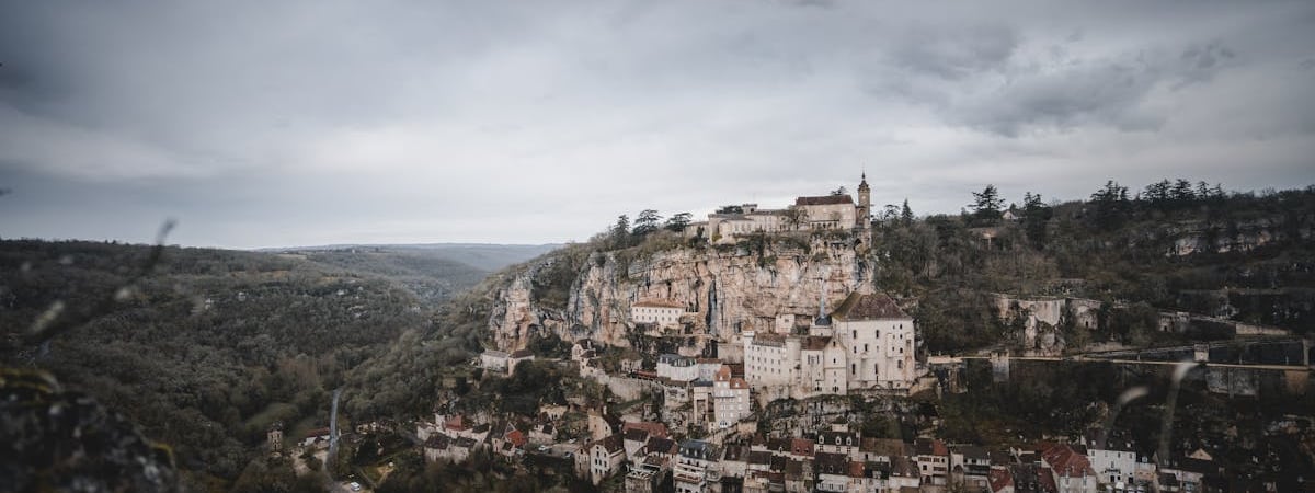 Во Франции непримиримые левые и правые объединились против ультраправых. Кому социологи напророчили победу во втором туре?