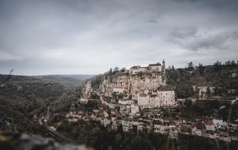 Во Франции непримиримые левые и правые объединились против ультраправых. Кому социологи напророчили победу во втором туре?