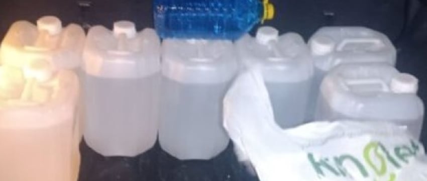 Бизнес-план провалился. У мужчины оперативники изъяли 155 л спирта