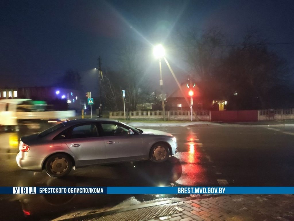В Березе водитель Audi сбил пешехода на регулируемом переходе