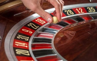 Белорус украл у подруги деньги на квартиру и проиграл их в казино