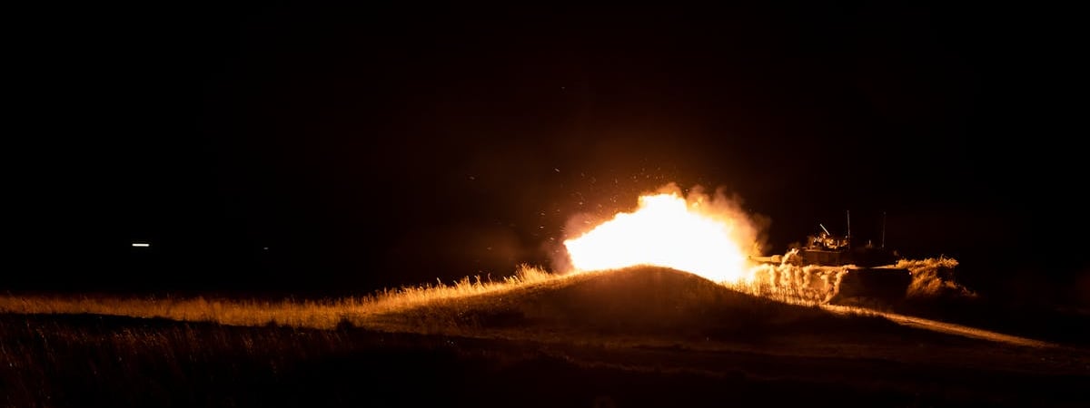 На военном полигоне в Брестской области вспыхнул пожар — Видео