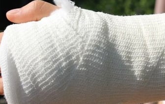 Белоруска сломала в магазине обе руки. Сколько отсудила?