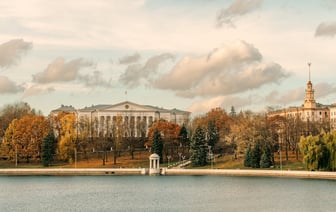 За что такие деньги? В ЖКХ Минска объяснили, как рассчитывают стоимость ремонта в подъезде — Фото