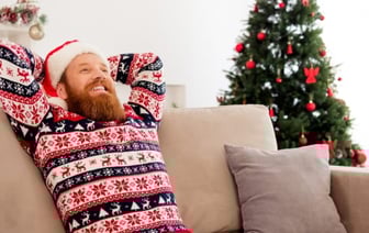 Можно ли отмечать Новый год в одиночестве? Ответили психологи