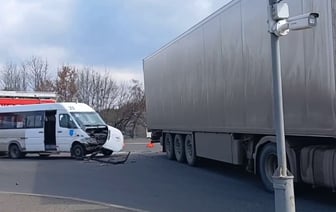 В Бресте фура врезалась в маршрутку — трое в больнице — Видео